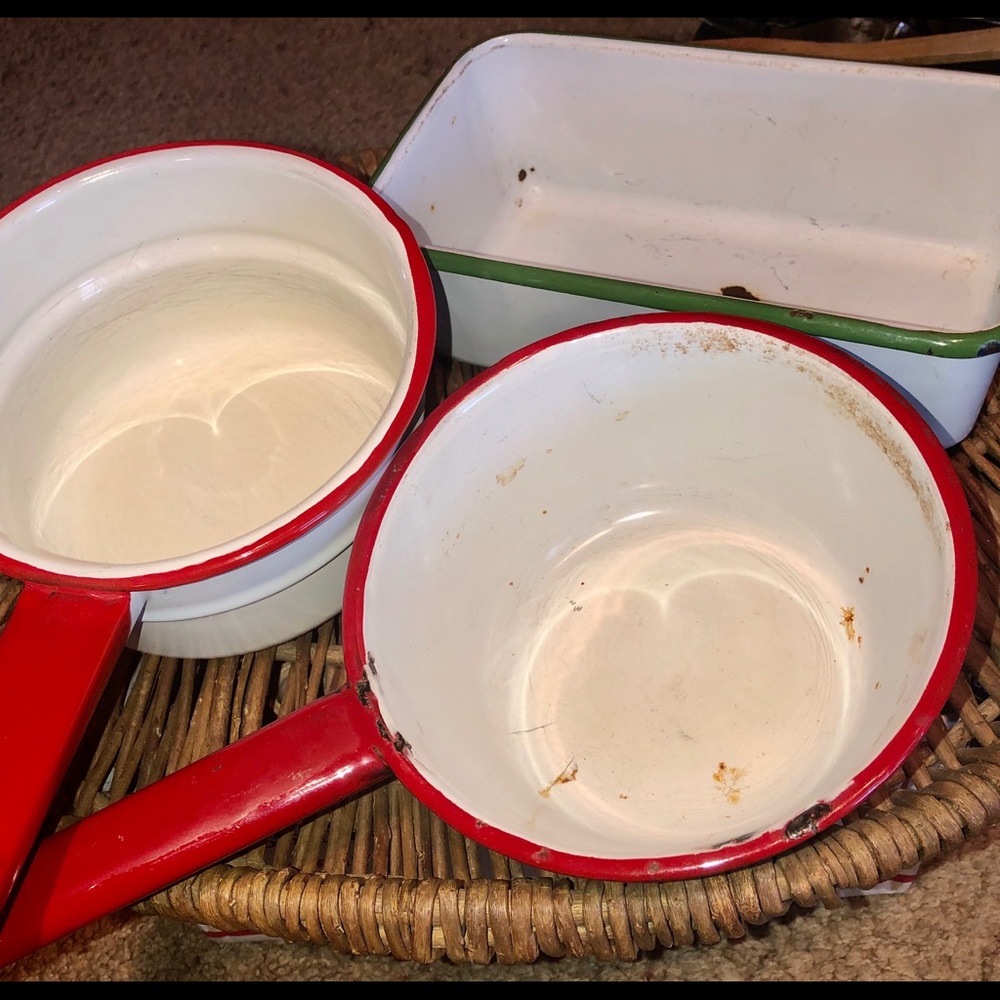 Vtg set of 3 enamelware pieces, 2 pots, 1 loaf pan